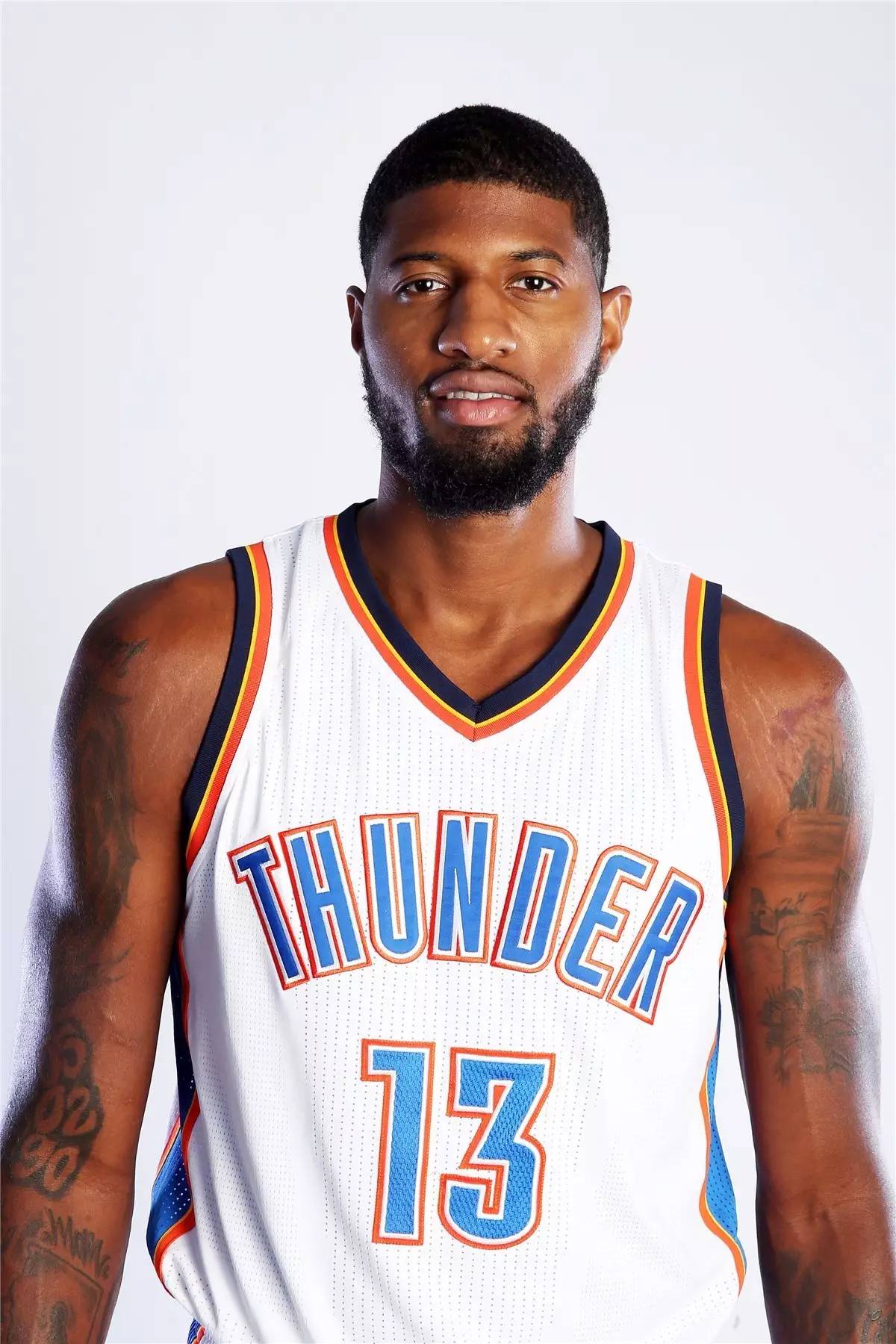 布鲁诺-费尔南德斯8场造8球领跑英超机会榜（布鲁诺·费尔南德斯8场参与8球，英超机会创造榜居首）