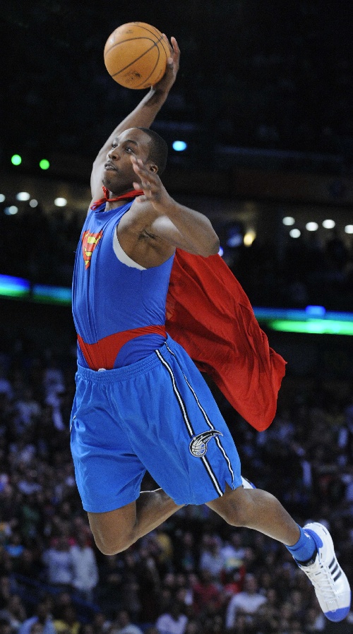 斯基拉：米兰要续约意U17国门隆戈尼，认为其是未来顶级球员（斯基拉：米兰计划续约意大利U17门将隆戈尼，视其为未来的顶级球员）