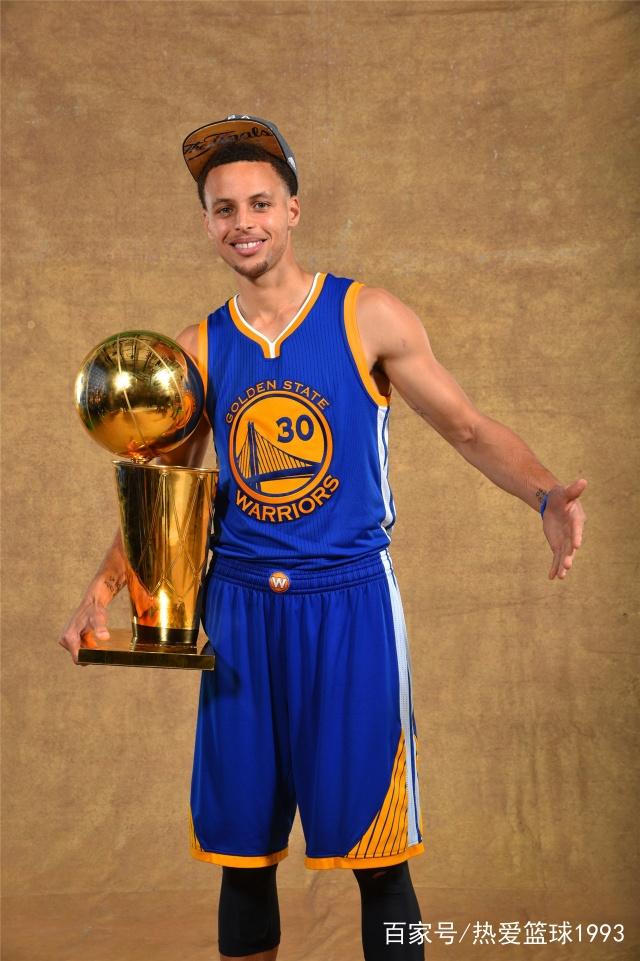 皇马战塞尔塔大名单：姆巴佩领衔，霍安-马丁内斯在列（皇马出征塞尔塔名单公布：姆巴佩压阵，霍安-马丁内斯入选）