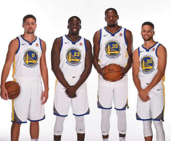 内雷斯边路传中显威，霍伊伦麦克托米奈双破门（内雷斯边路精准传中发威，霍伊伦、麦克托米奈双双建功）