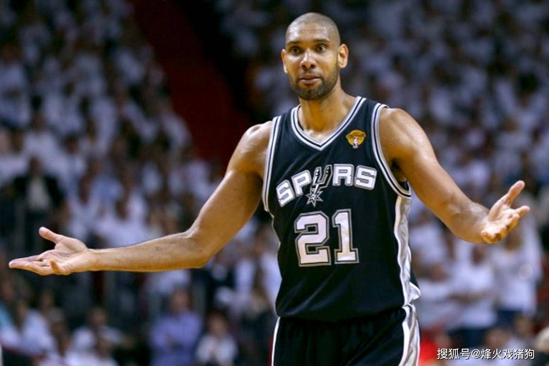 记者：世界杯抽签仪式开始前，大力神杯已经抵达华盛顿（记者称，世界杯抽签开启前，大力神杯已运抵华盛顿）