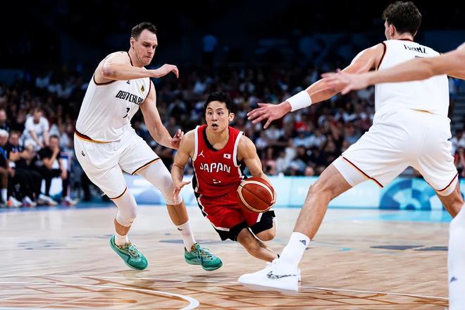 巴黎人报：舍瓦利耶有望迎来国家队首秀，多名轮换球员将出场（巴黎人报：舍瓦利耶有望上演国家队处子秀，多名轮换球员预计登场）