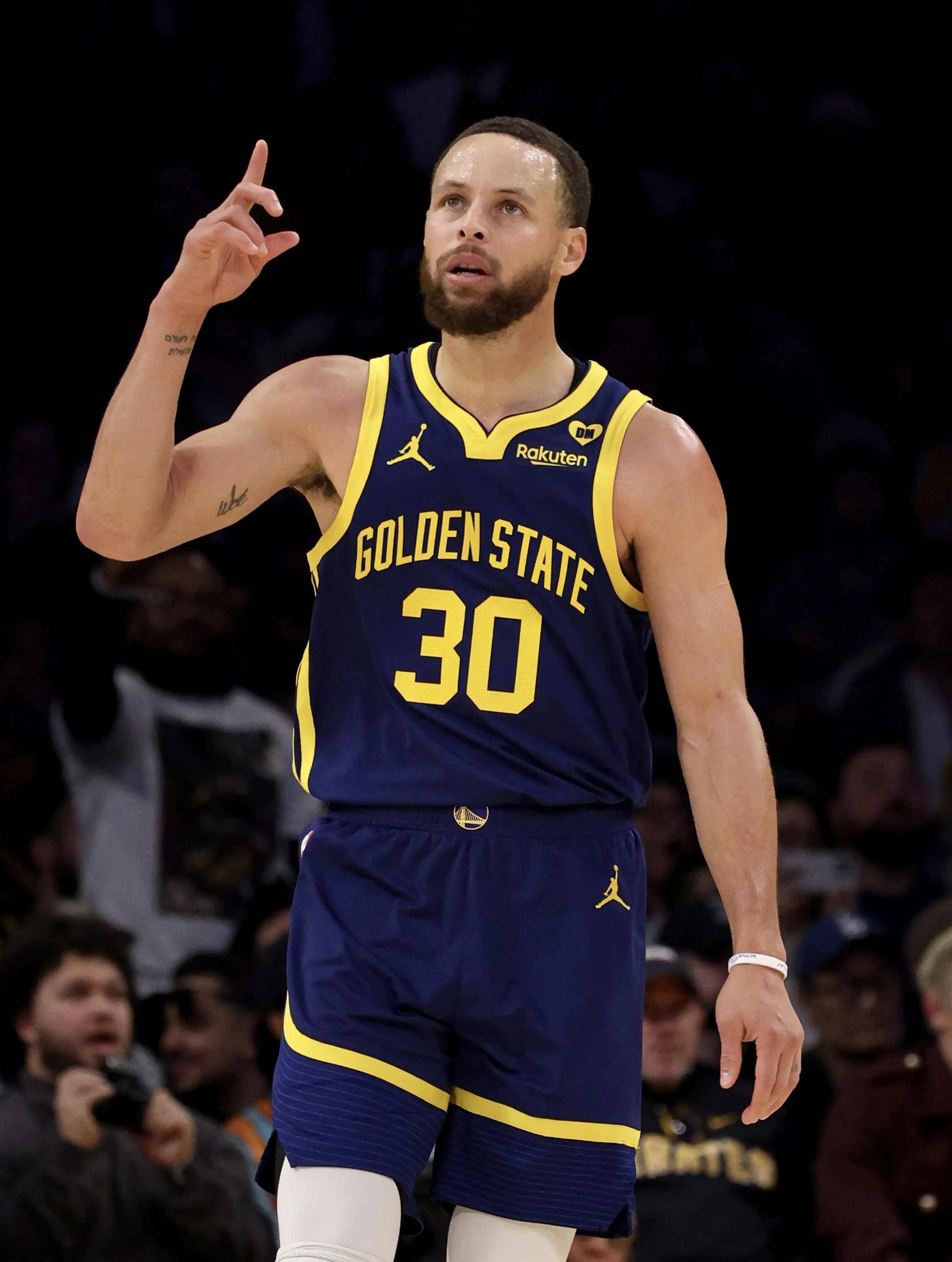 摸吉祥物女演员胸部，前塞尔塔队长马略被判赔偿1000欧（前塞尔塔队长马略因不当触碰吉祥物女演员胸部被判赔偿1000欧元）